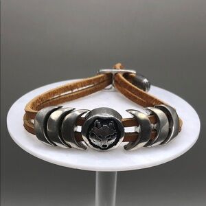 Men's Brown Leather Perseverance Adjustable Bracelet Silver Wolf Amulet Symbol